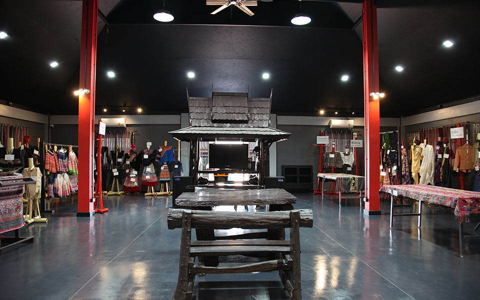 タイ以外の民族衣装